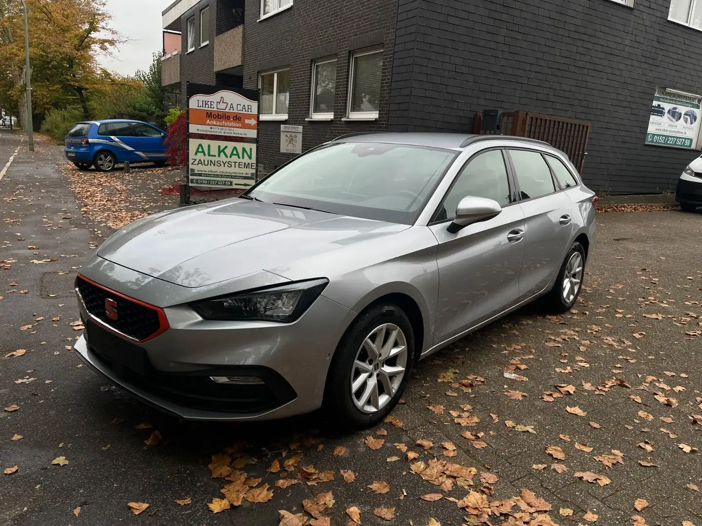 SEAT Leon Sportstourer Style *DGT CKPT* PDC V&H*NAVI* Silber - 1