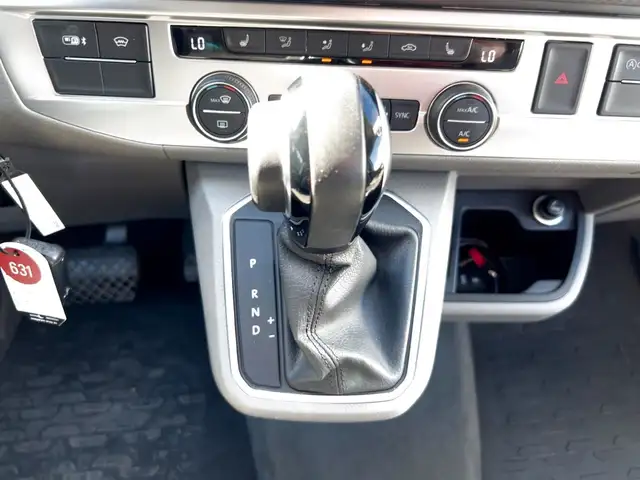Volkswagen T6 California view 12