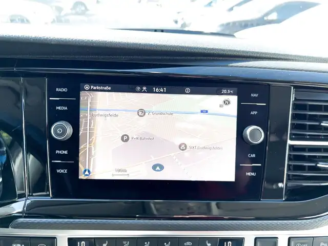 Volkswagen T6 California view 11