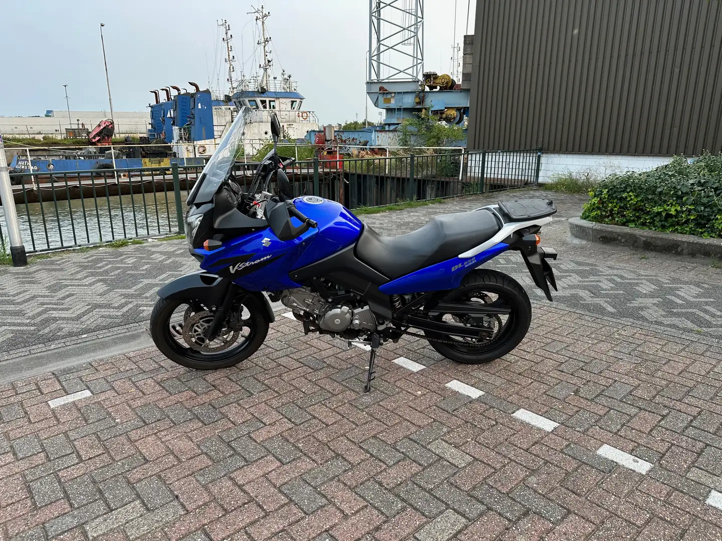 Suzuki V-Strom 650 Blue - 1