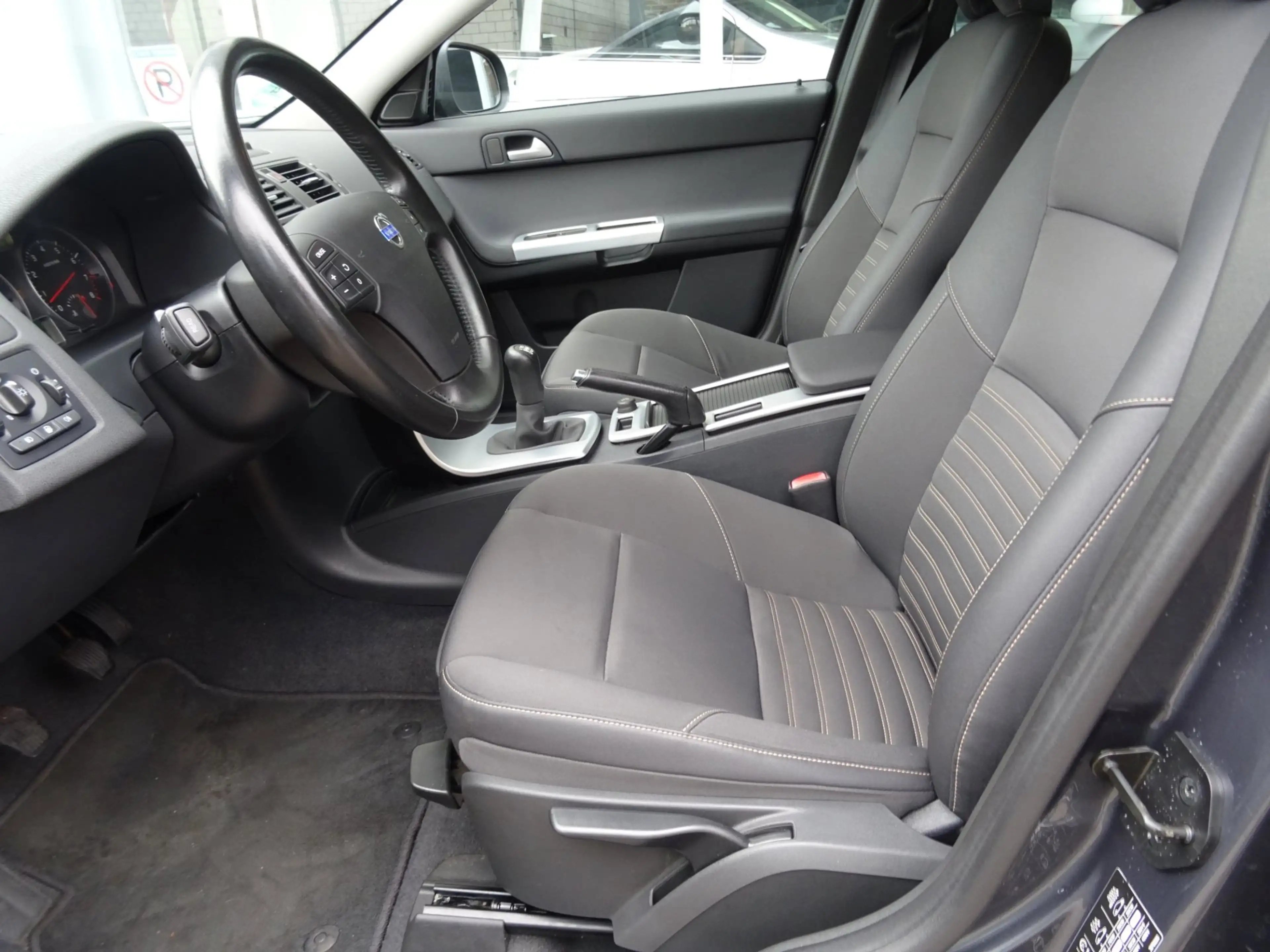 Volvo V50 2.0 Sport — photo 5