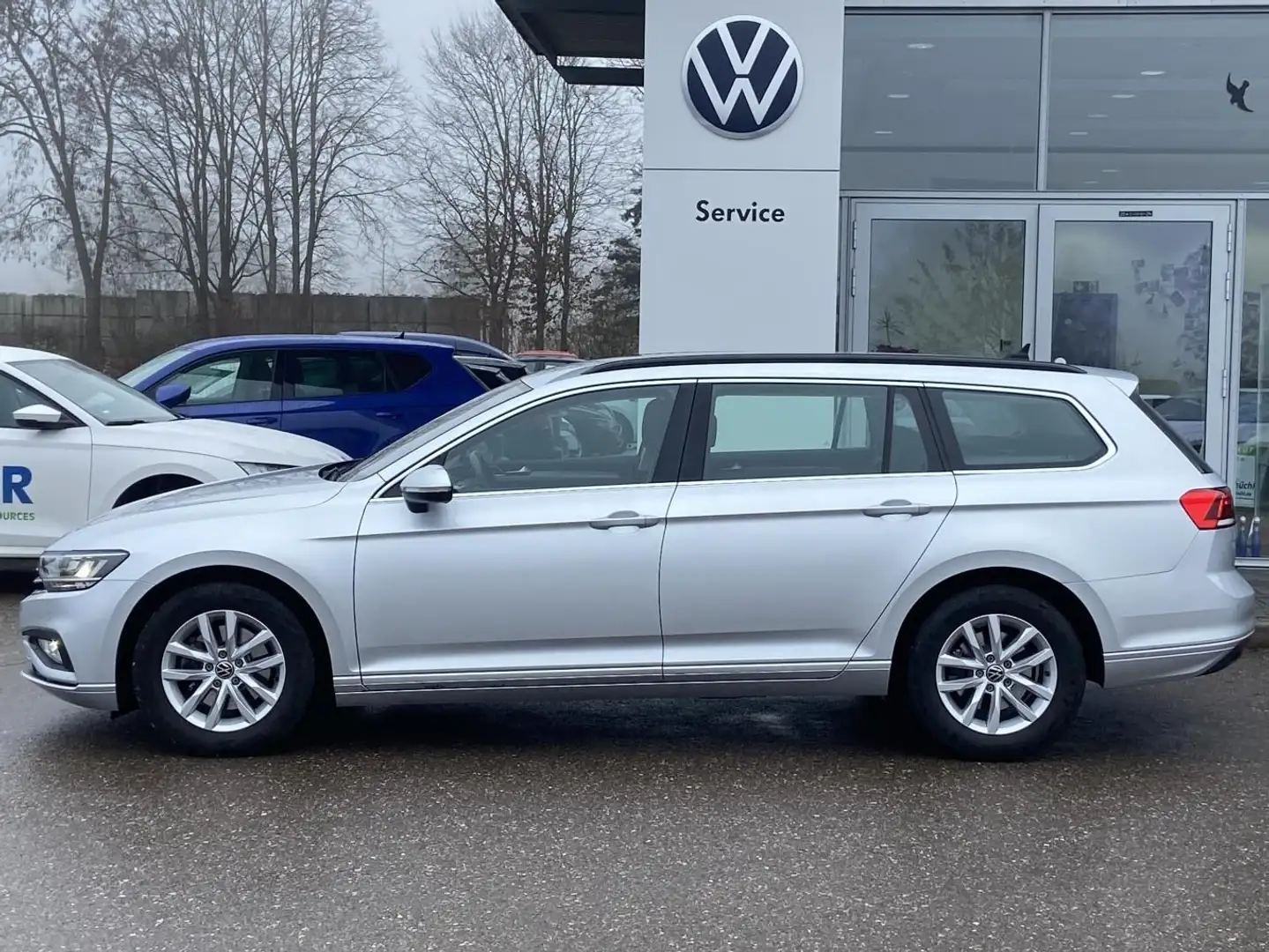 Volkswagen Passat Variant 2.0 TDI DSG Business AHK+NAVI+LED Silber - 2