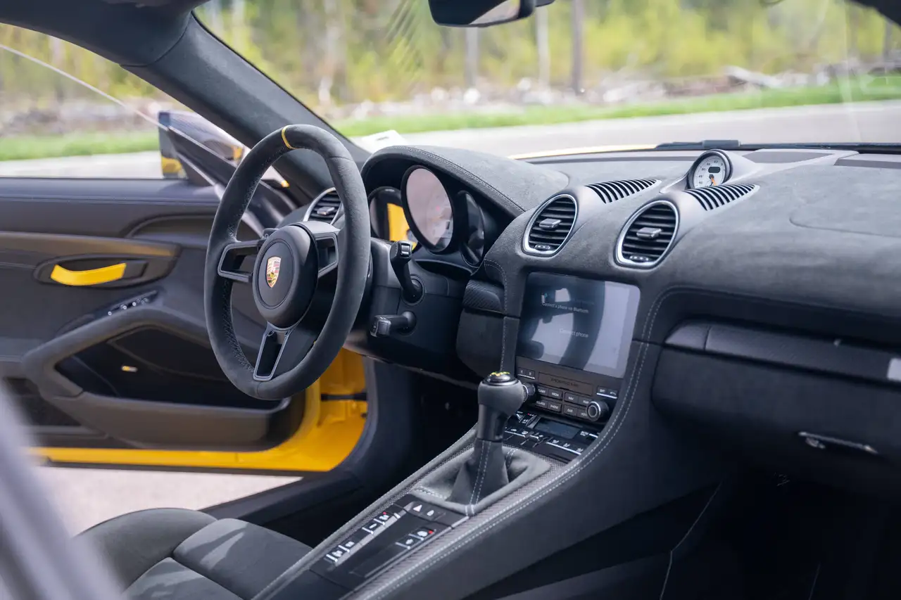 Porsche 718 Cayman снимка Porsche 718 Cayman