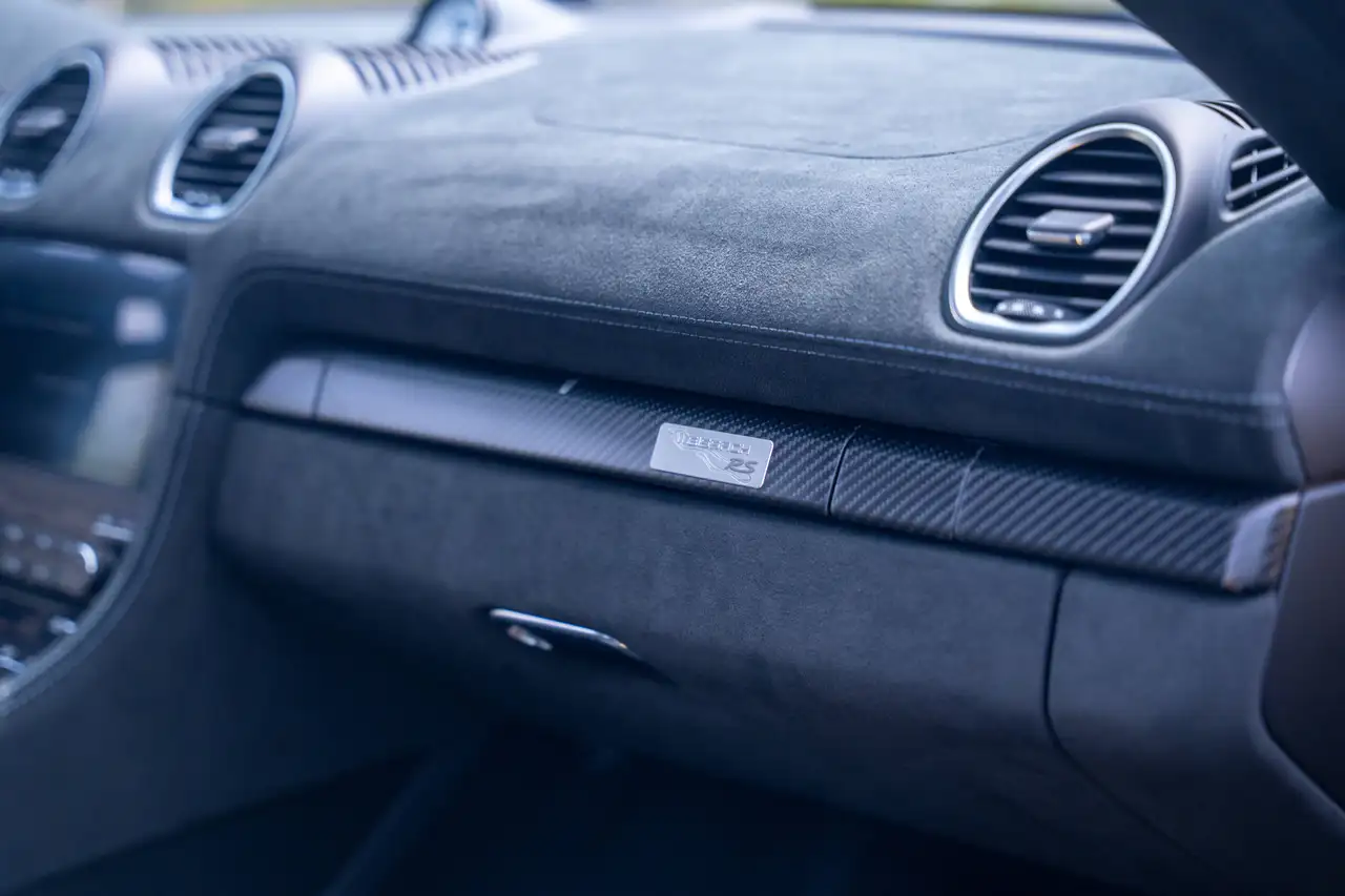 Porsche 718 Cayman снимка Porsche 718 Cayman