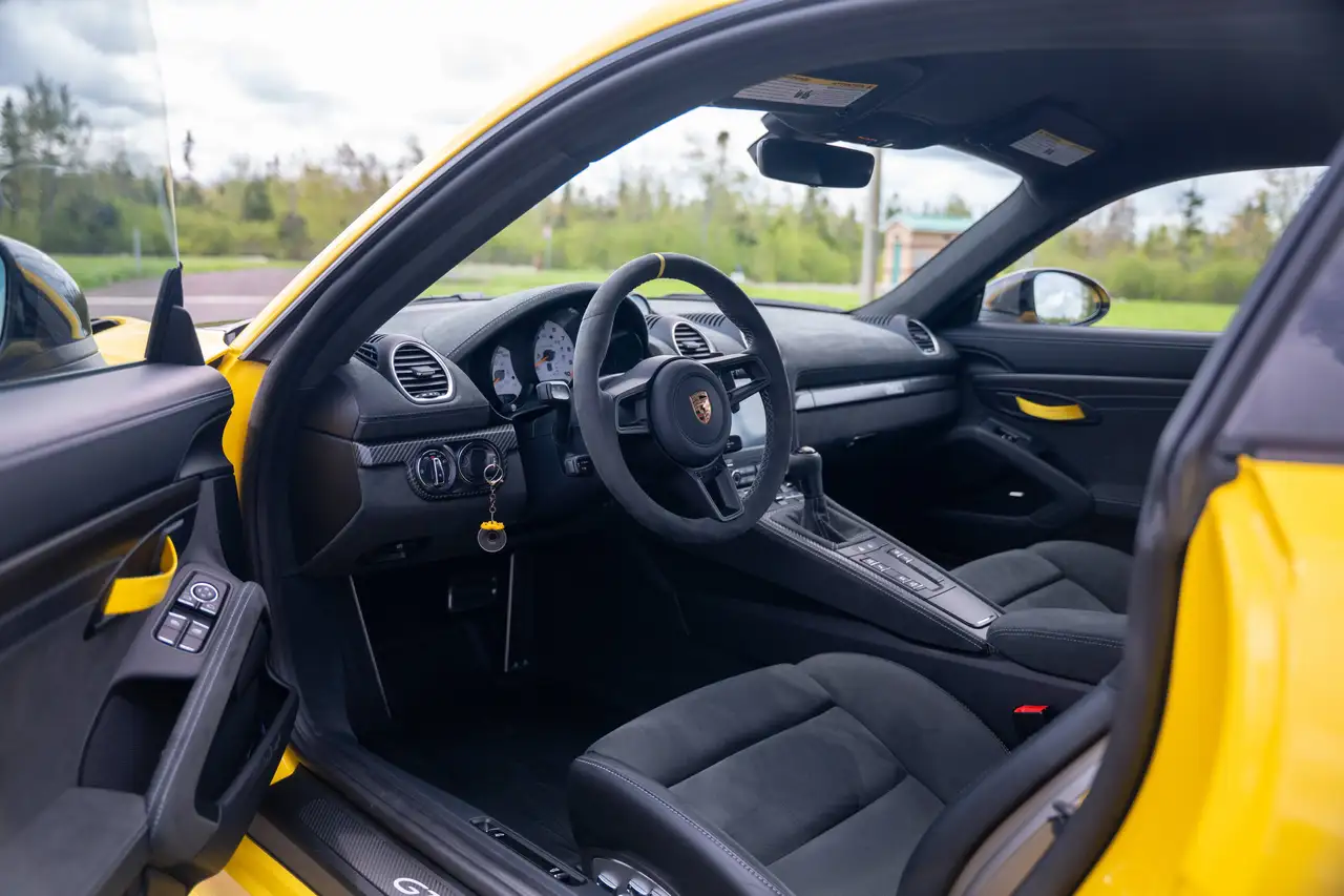 Porsche 718 Cayman снимка Porsche 718 Cayman