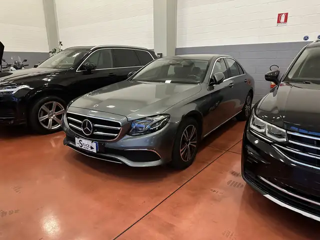 Mercedes-Benz E 220 d Premium 4matic auto