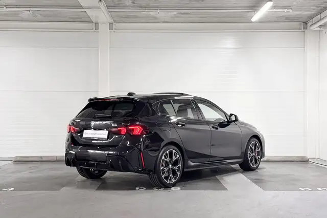 BMW 1 Series view 6
