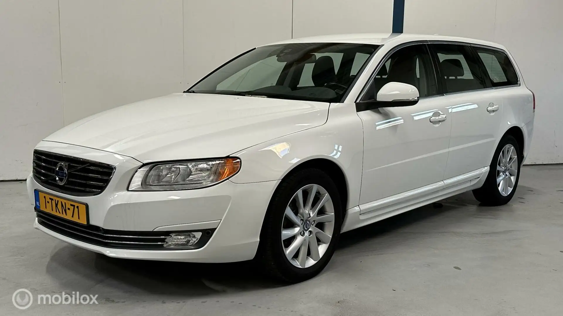 Volvo V70 1.6 T4 Nordic+ NAVI / LEER / NL-AUTO Білий - 1