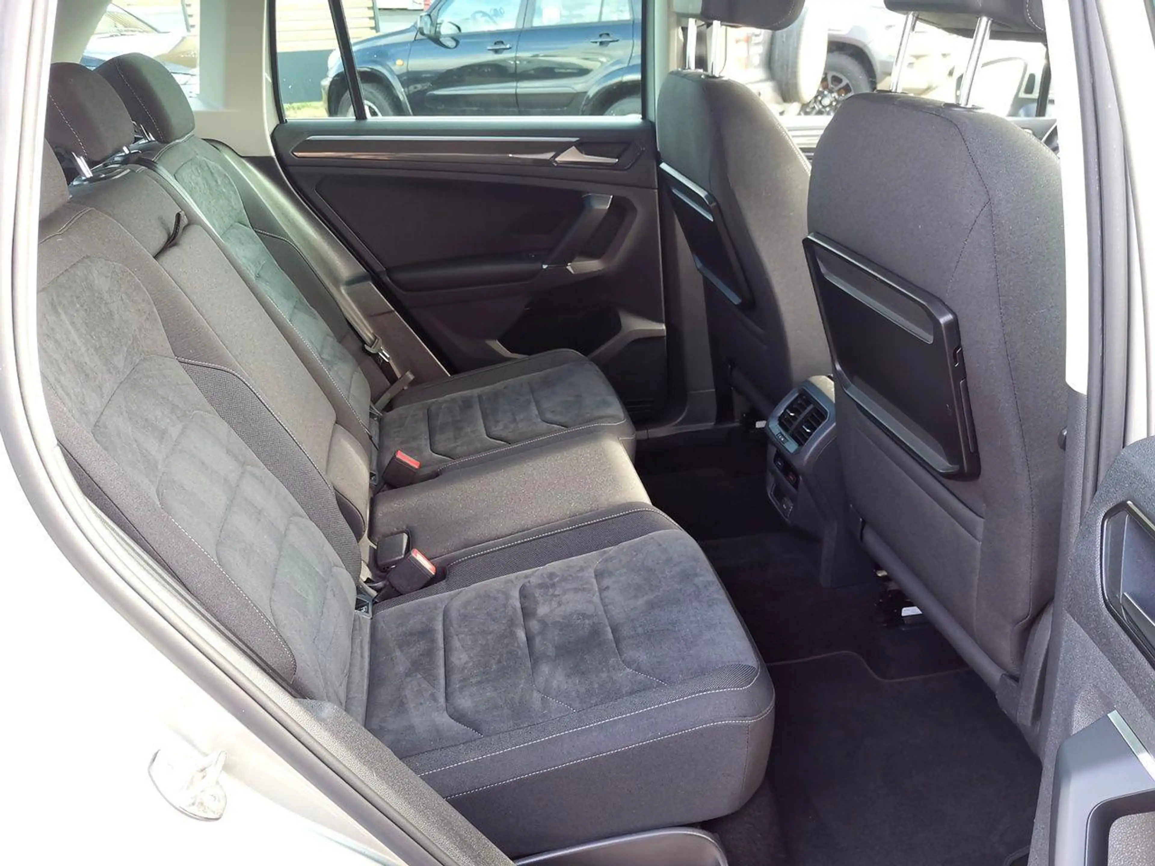 Volkswagen Tiguan Highline BMT/Start-Stopp 4Motion — photo 12