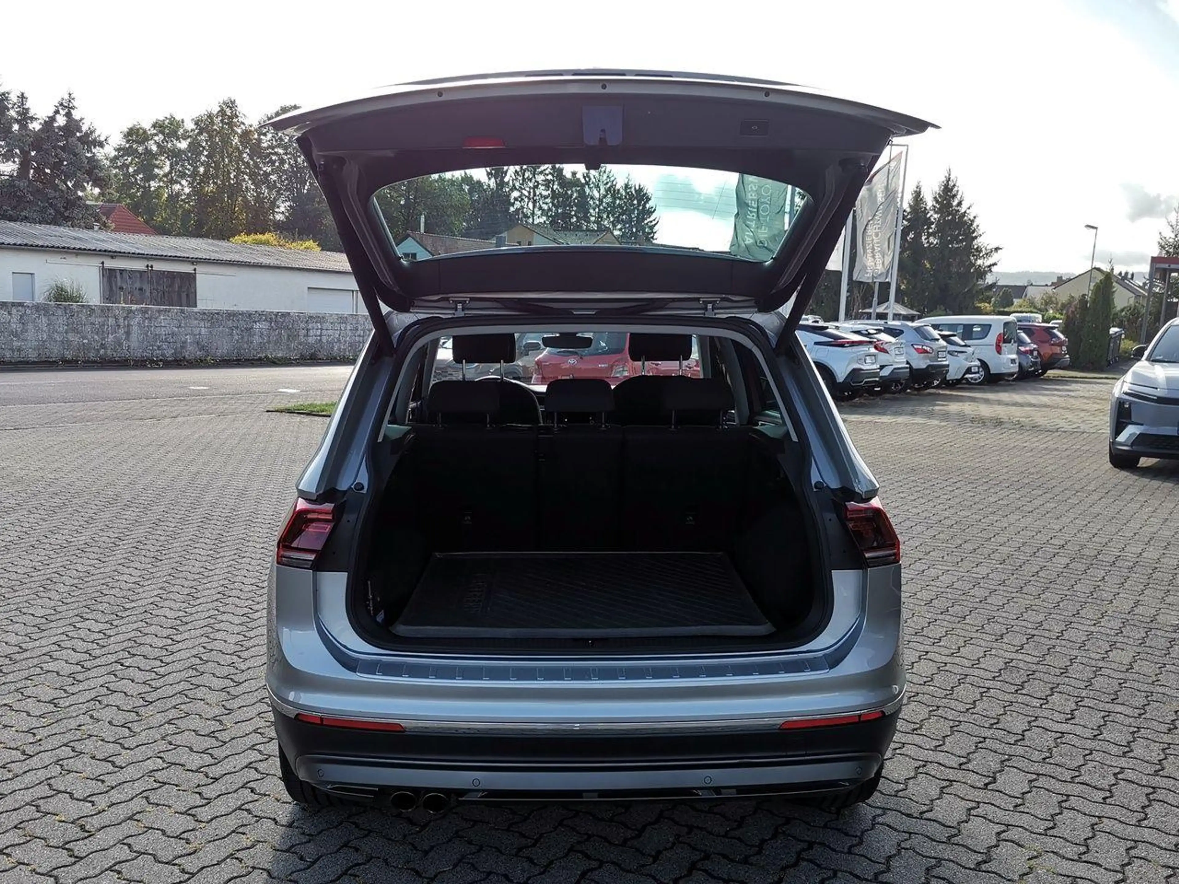 Volkswagen Tiguan Highline BMT/Start-Stopp 4Motion — photo 9