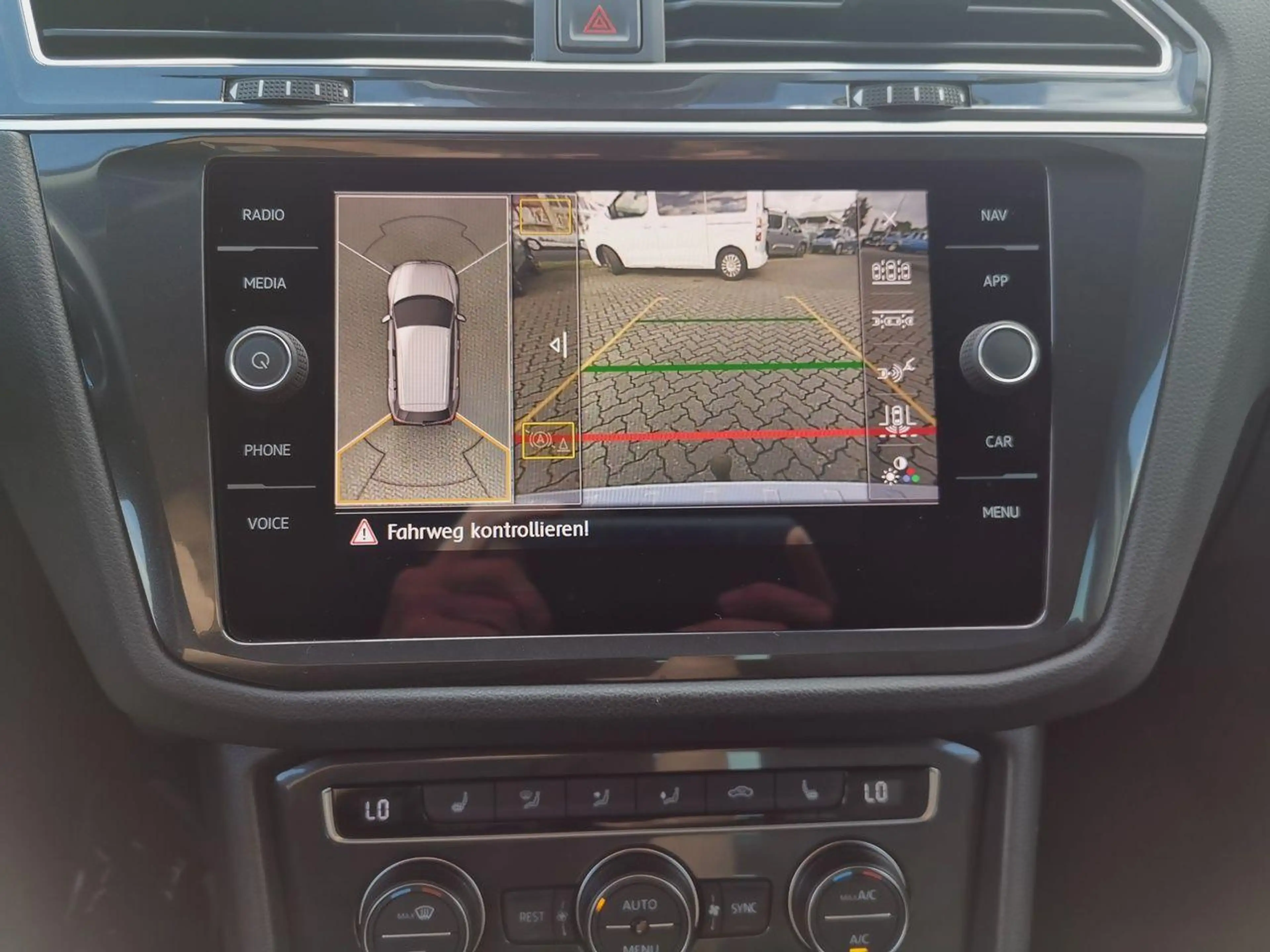 Volkswagen Tiguan Highline BMT/Start-Stopp 4Motion — photo 15