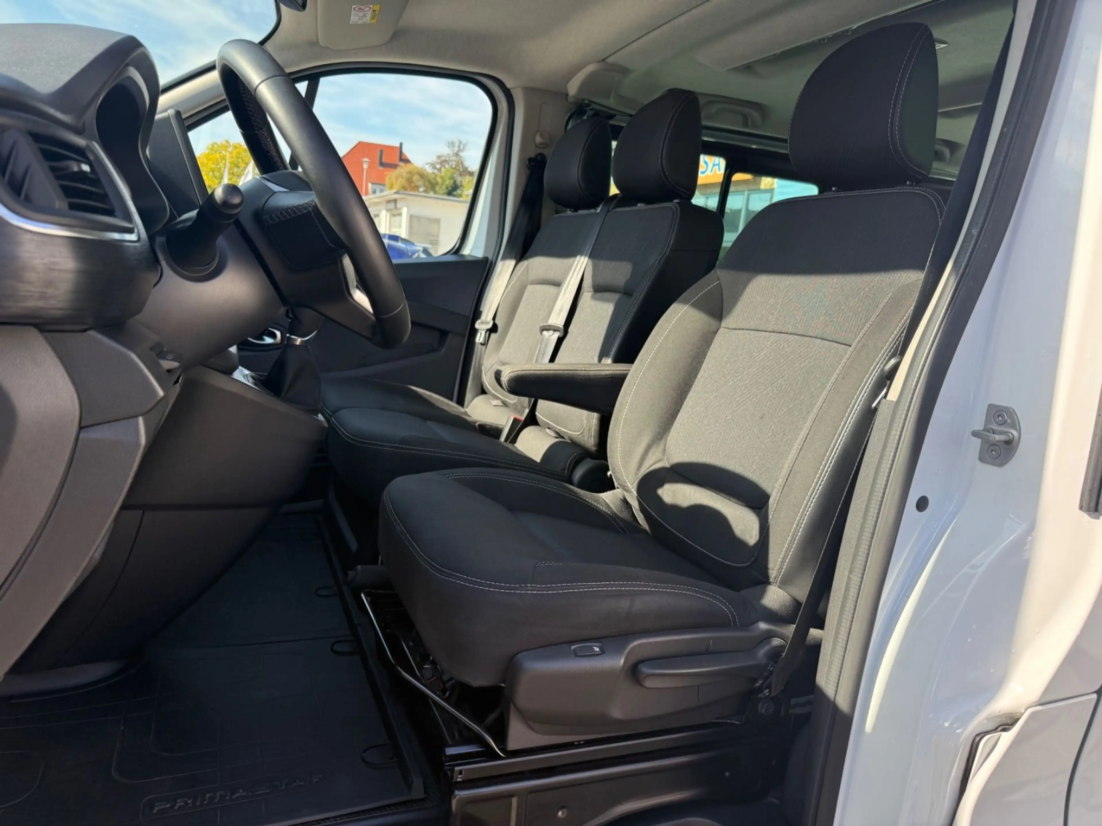 Nissan Primastar Kombi L2H1 3,0t Tekna LED RFK 9 Sitzer — photo 9
