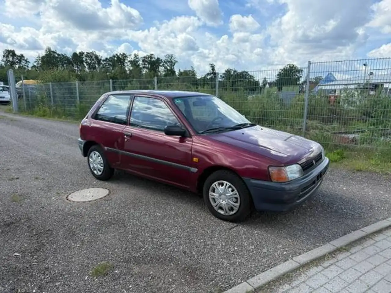 Toyota Starlet 1.3 XLi, foto 2