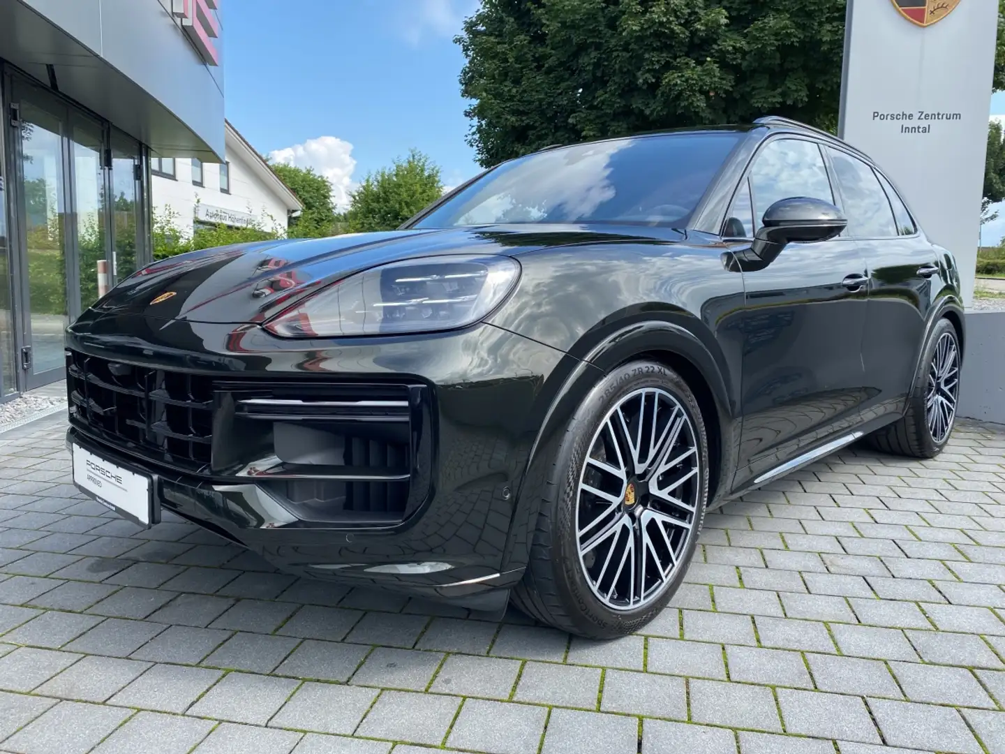 Porsche Cayenne Turbo E-Hybrid | PTS dunkelolivemetallic - 2