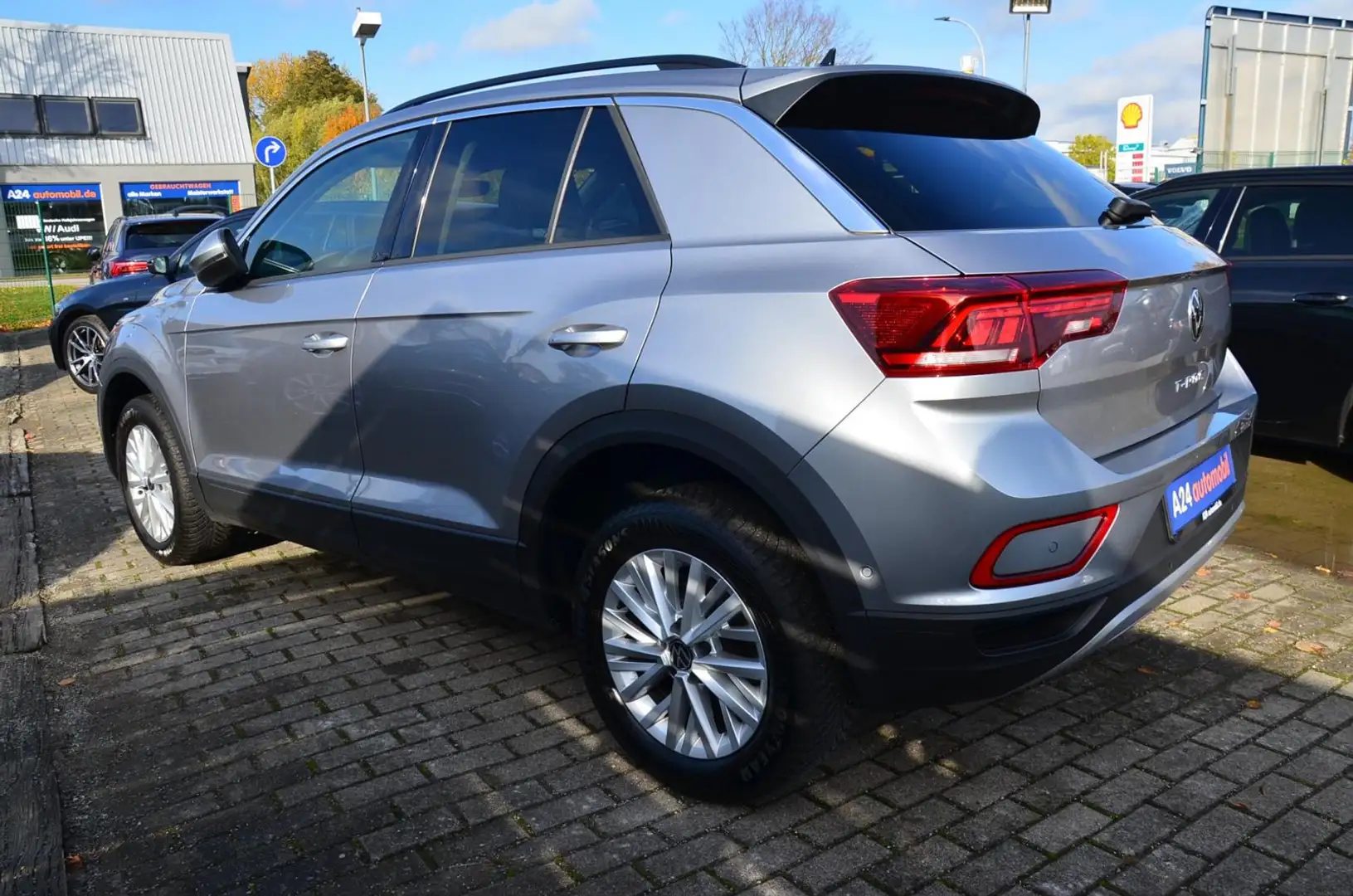 Volkswagen T-Roc 2.0 TDI Life LED Navi Sitzheizung ACC Silber - 2
