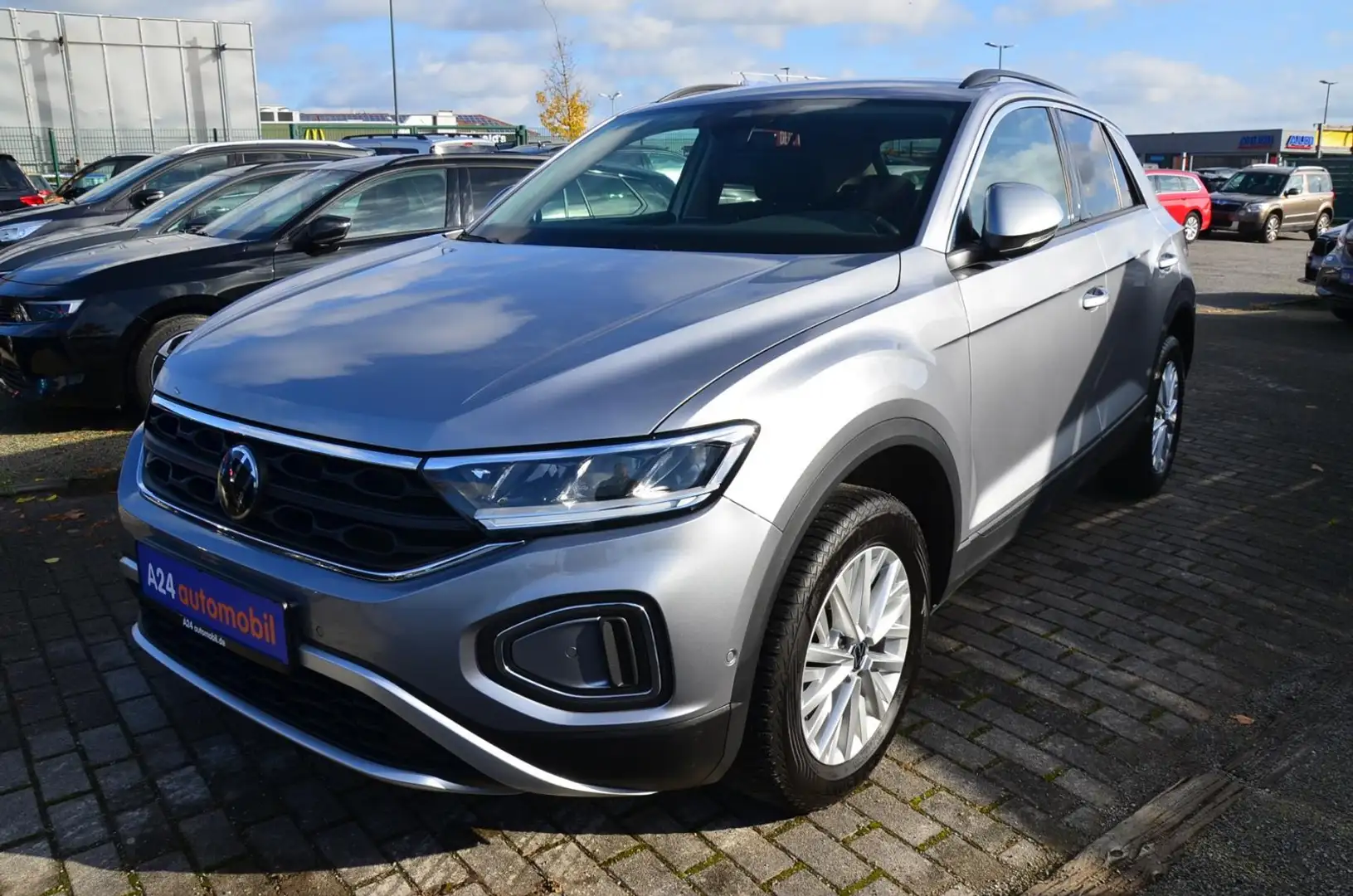 Volkswagen T-Roc 2.0 TDI Life LED Navi Sitzheizung ACC Silber - 1