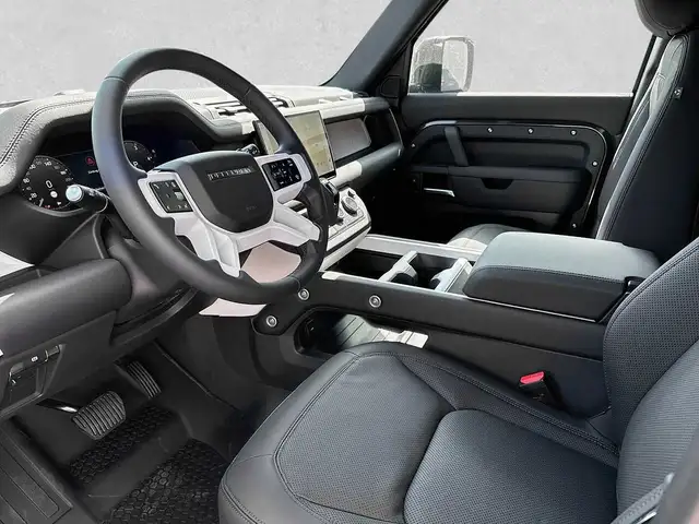 Land Rover Defender view 3