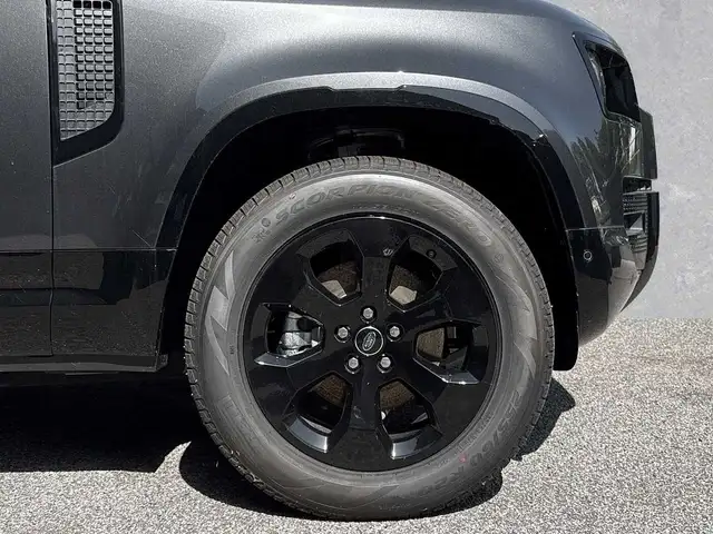 Land Rover Defender view 9