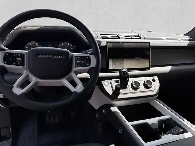 Land Rover Defender view 4