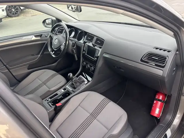 Volkswagen Golf view 5