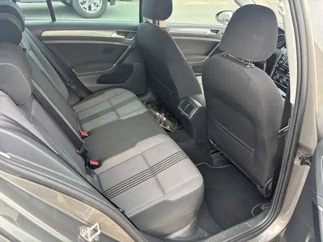 Volkswagen Golf view 9