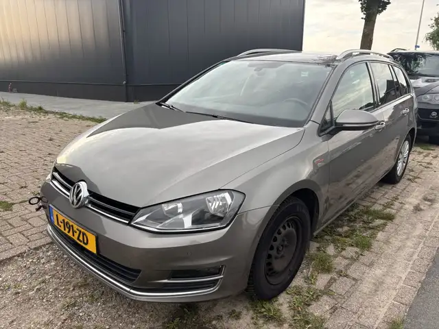 Volkswagen Golf view 2