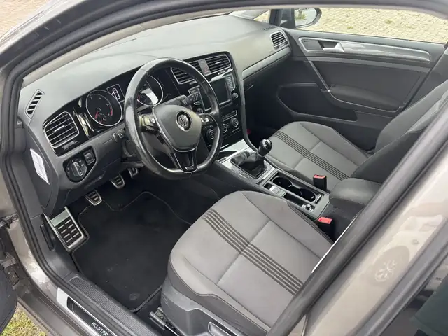 Volkswagen Golf view 6