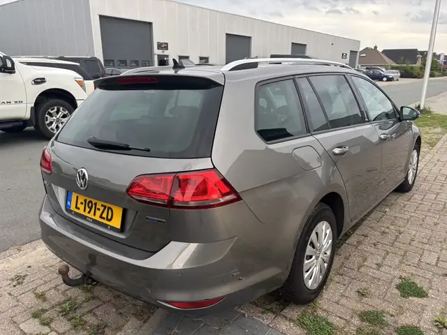Volkswagen Golf view 3