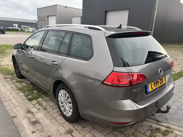 Volkswagen Golf view 4