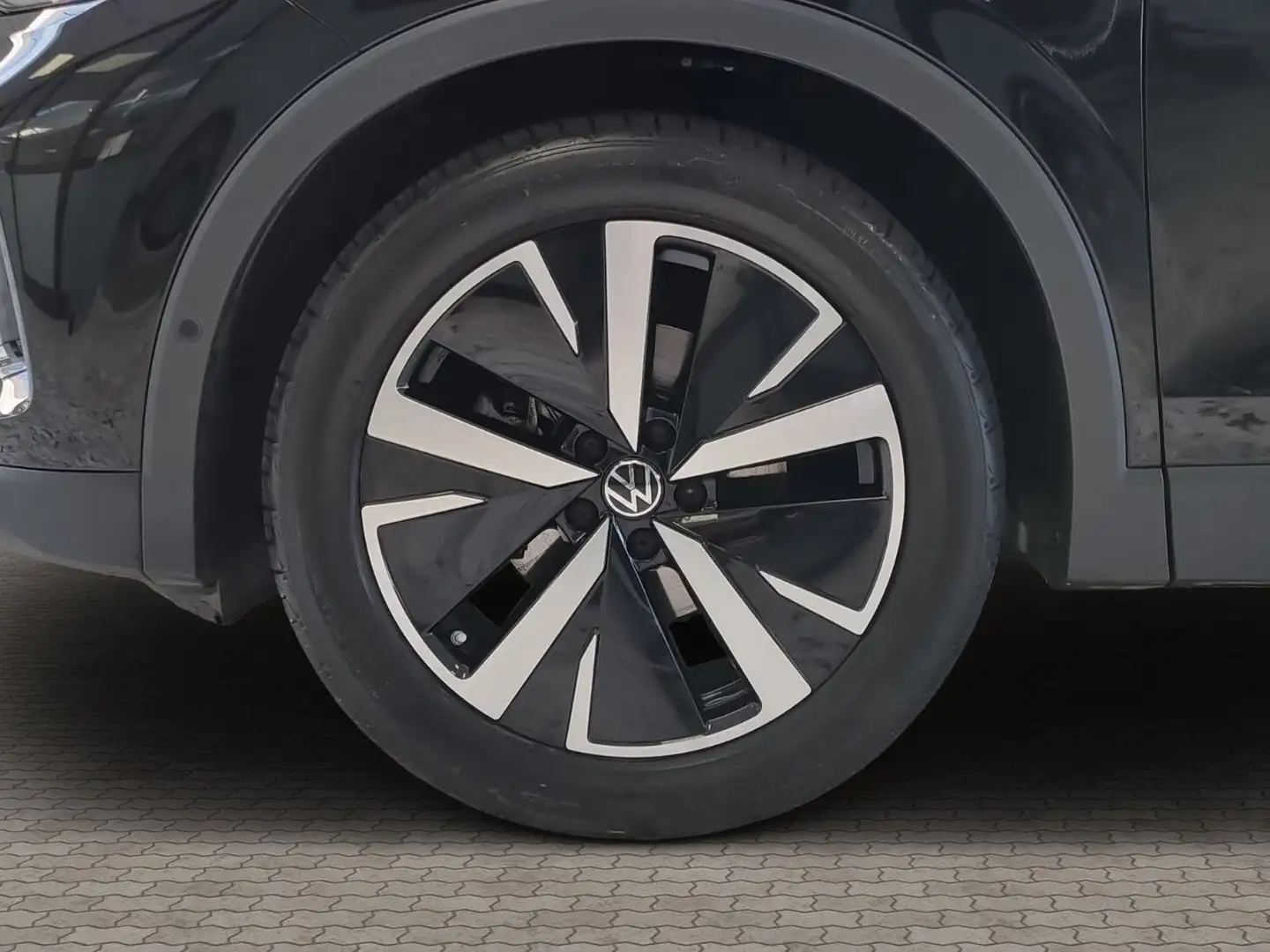 Volkswagen Tiguan 1.5 eTSI Elegance LED Navi Telefon Sitzhz Schwarz - 2