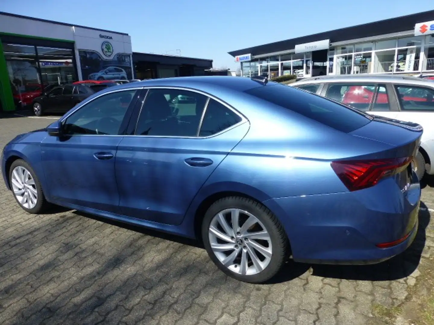 Skoda Octavia 1.5 TSI ACT First Edition Klima Navi Einparkhilfe Blau - 2