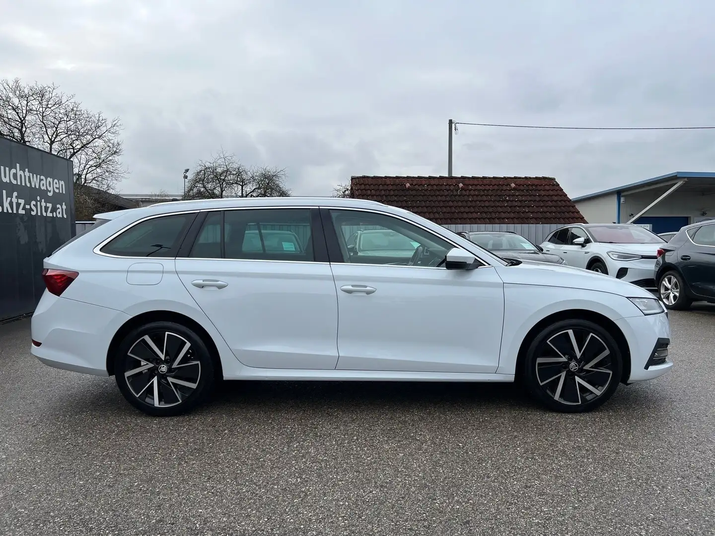 Skoda Octavia Combi 2,0 TDI Premium | HUD/AHK/18 ZOLL Weiß - 2