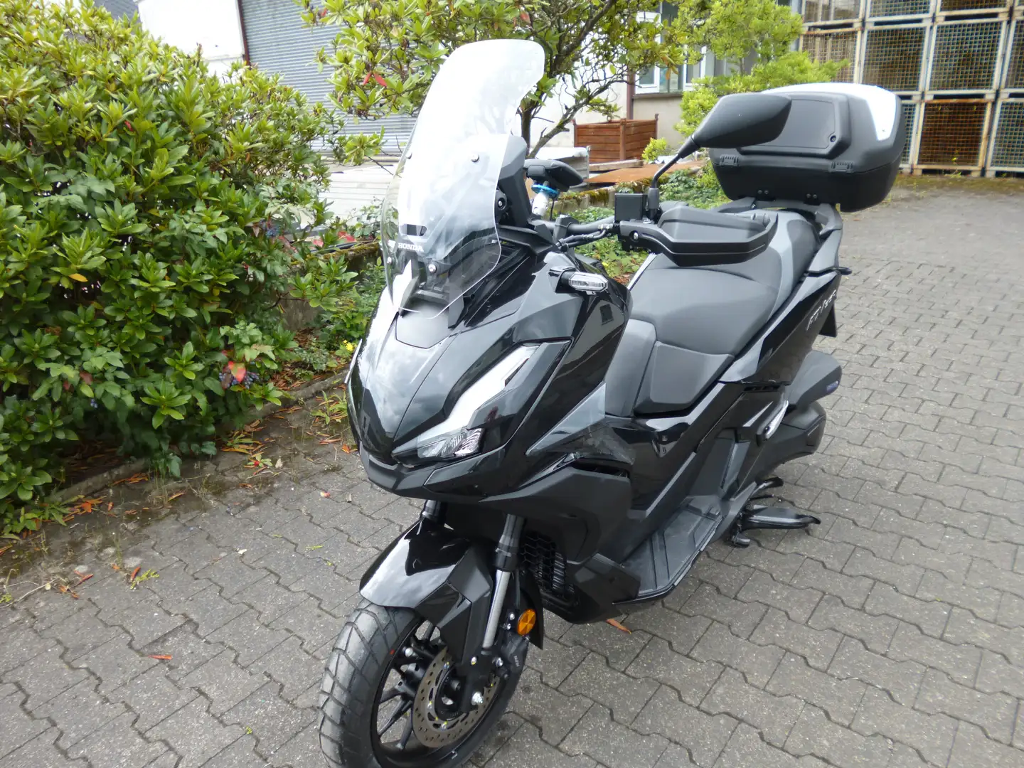 Honda ADV 350 Negro - 1