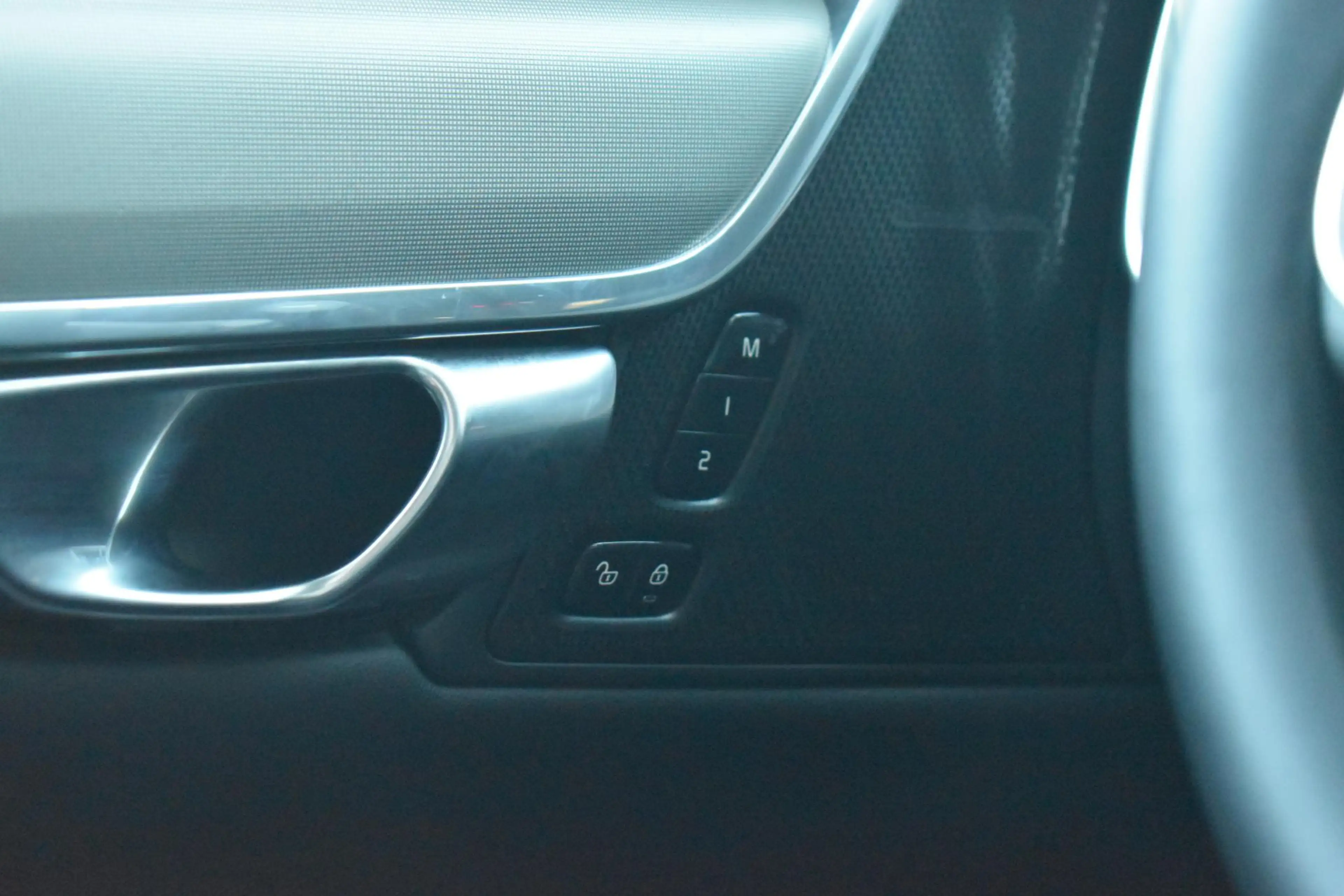 Volvo V90 2.0 T6 Plug-in hybrid AWD Ultimate Bright — photo 28