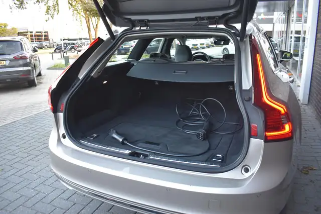 Volvo V90 view 6