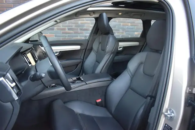 Volvo V90 view 4