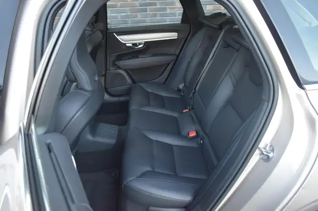Volvo V90 view 5