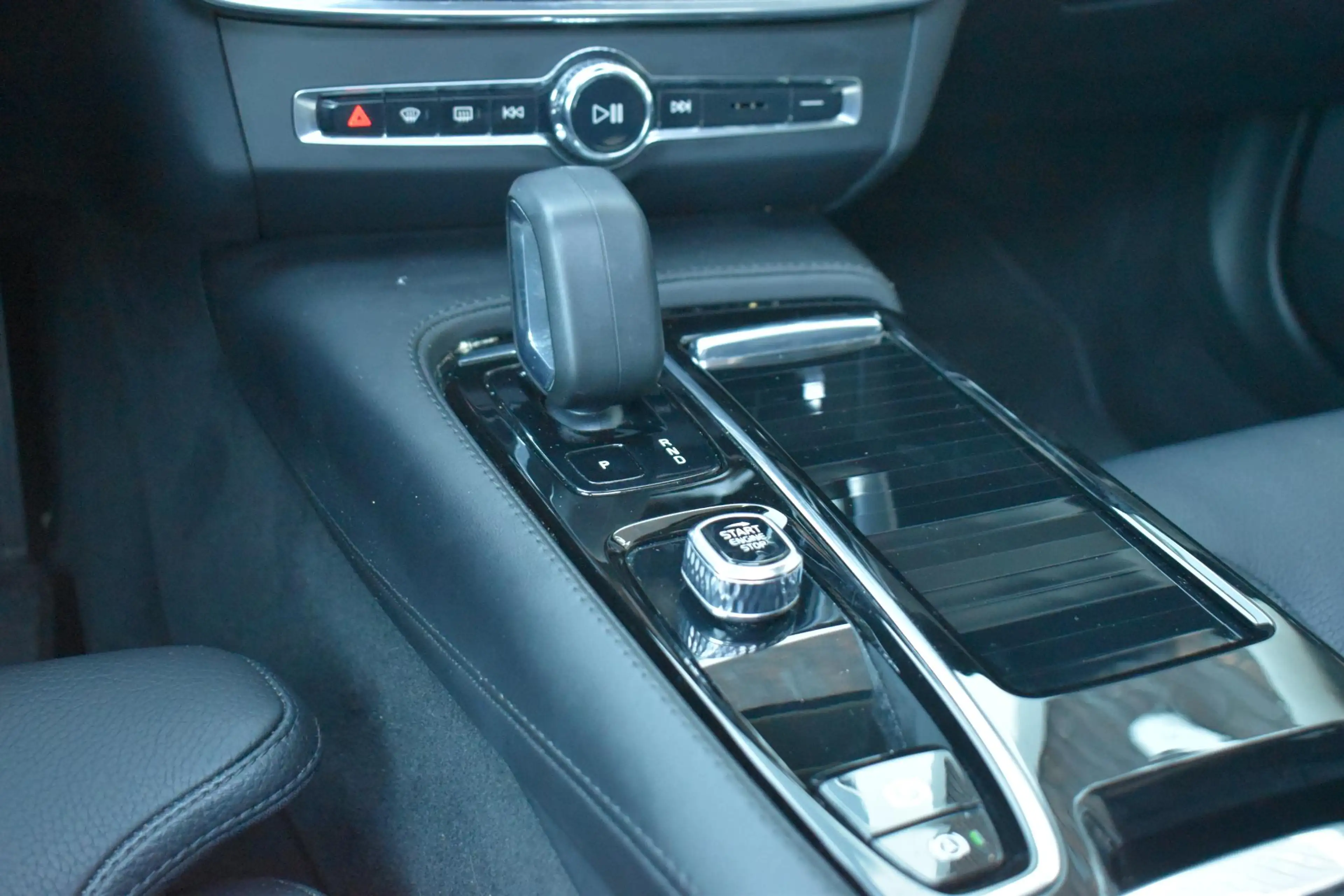 Volvo V90 2.0 T6 Plug-in hybrid AWD Ultimate Bright — photo 26