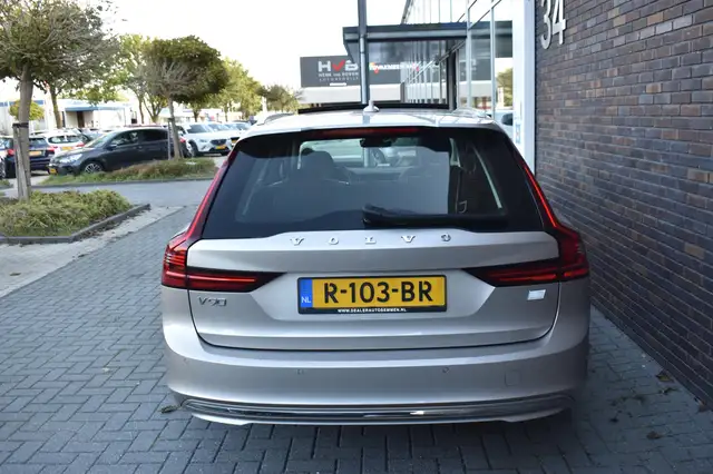 Volvo V90 view 7