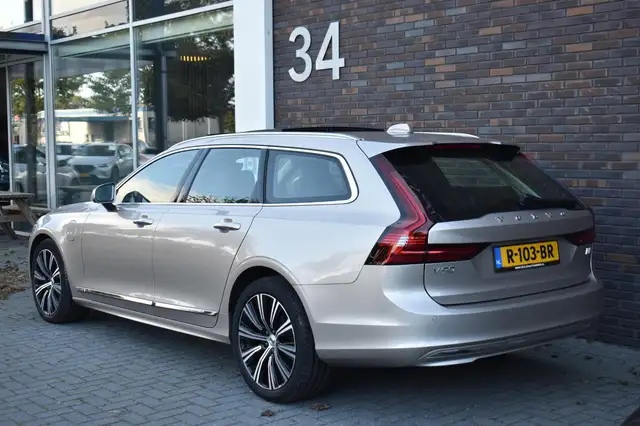 Volvo V90 view 2