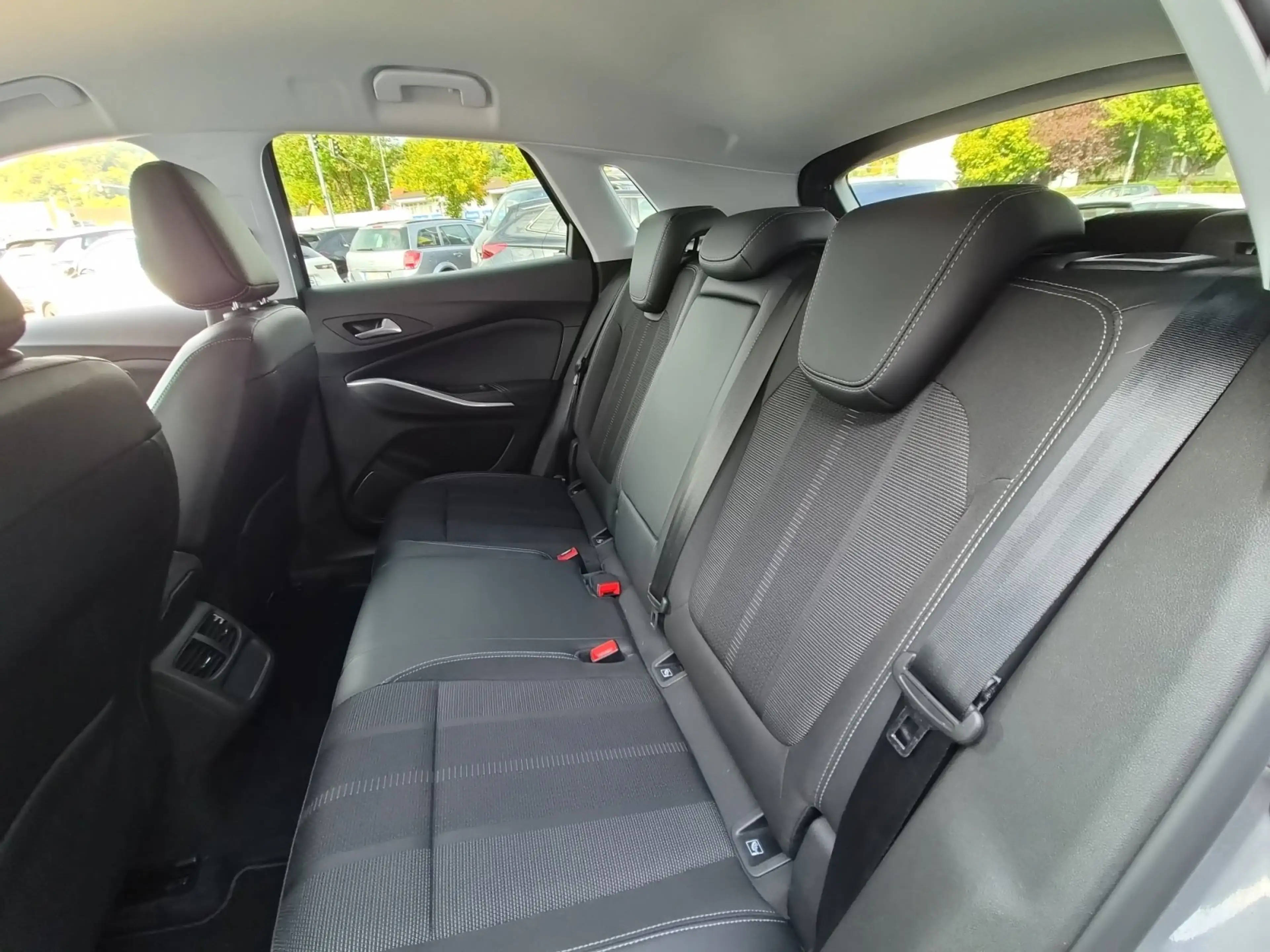Opel Grandland 1.2 GS Line LED+Navi+SHZ+360+LM+AHK — photo 13