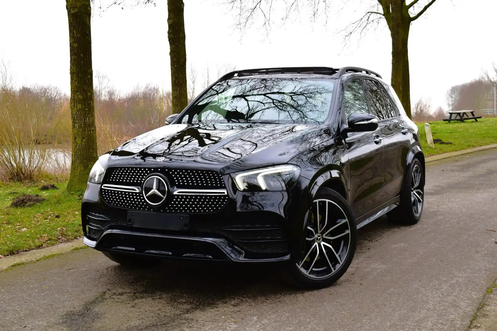 Mercedes-Benz GLE 300 d 4Matic 9G-TRONIC AMG Line - 1