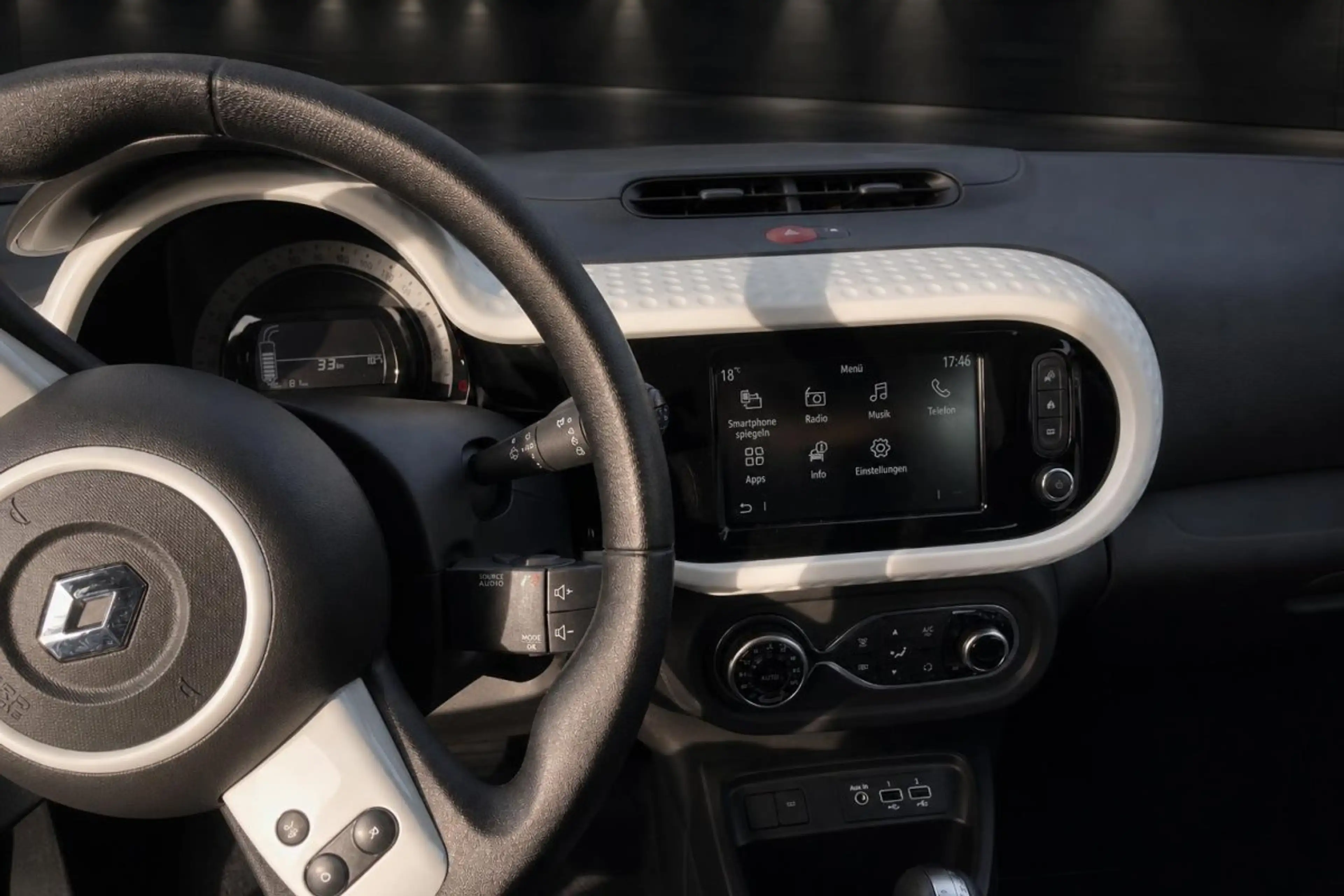 Renault Twingo Equilibre Electric — photo 11