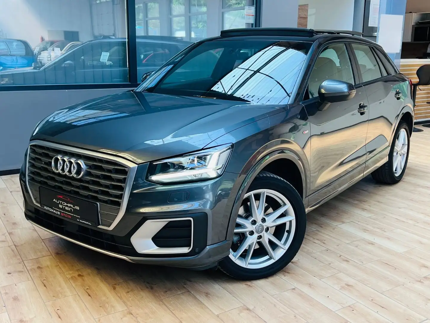 Audi Q2 quattro S-Line /Leder /Schiebedach/Navi /AHK Grau - 1