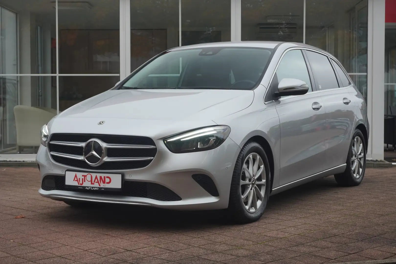 Mercedes-Benz B 150 B200 d Progressive Aut. LED Navi Sitzheizung PDC Silber - 2