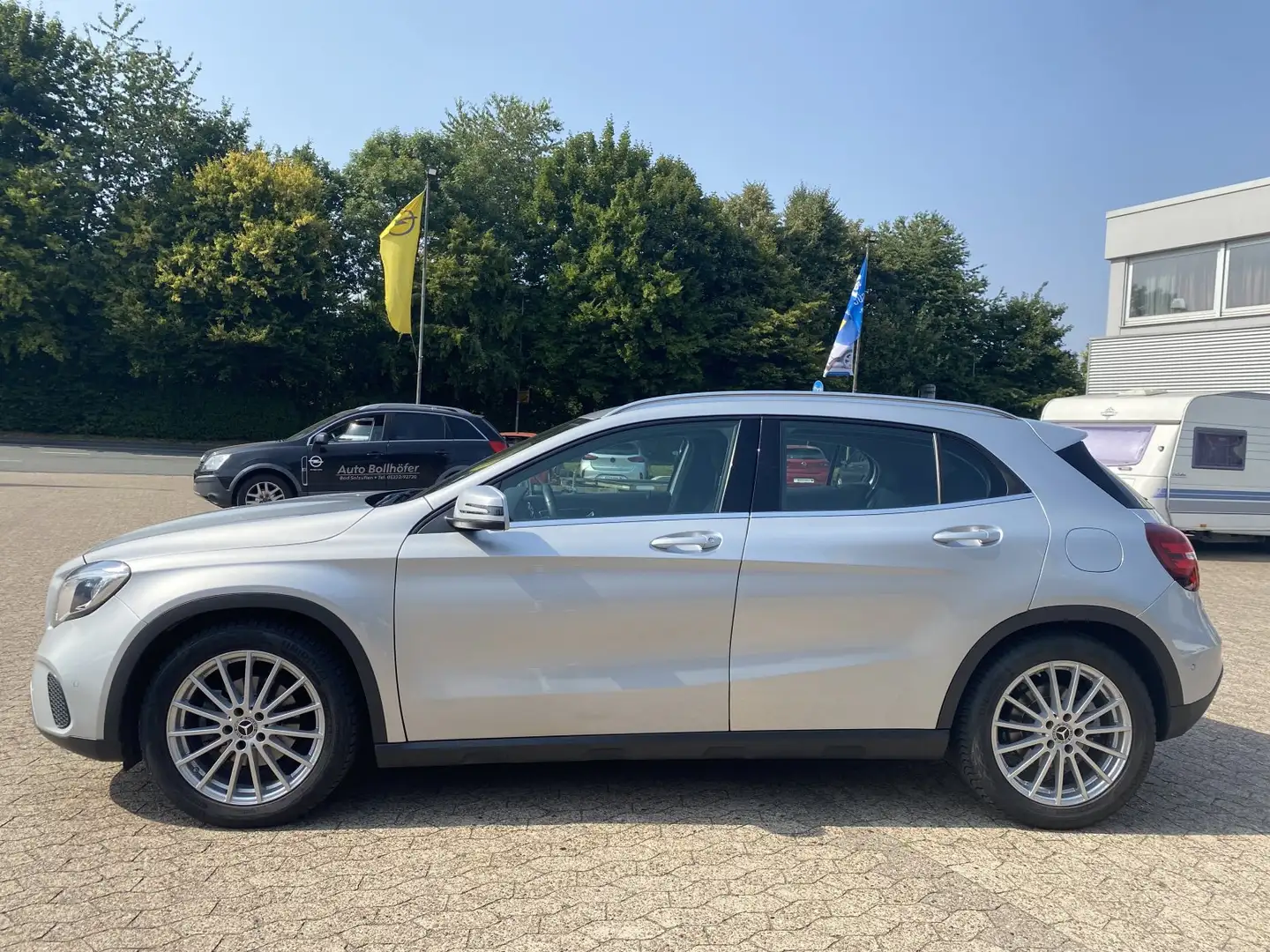 Mercedes-Benz GLA 180 LA 180 LEDER/SHZ/LHZ/PDC V+H+CAM/NAVI/ALLWETTER. Grau - 2