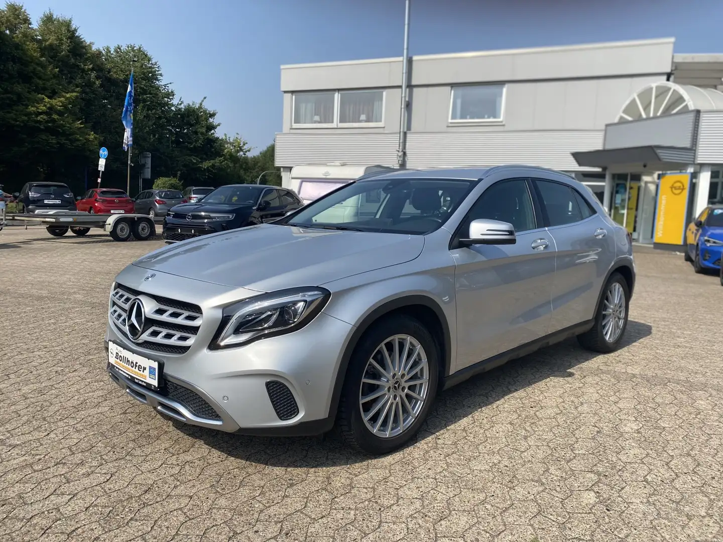 Mercedes-Benz GLA 180 LA 180 LEDER/SHZ/LHZ/PDC V+H+CAM/NAVI/ALLWETTER. Grau - 1