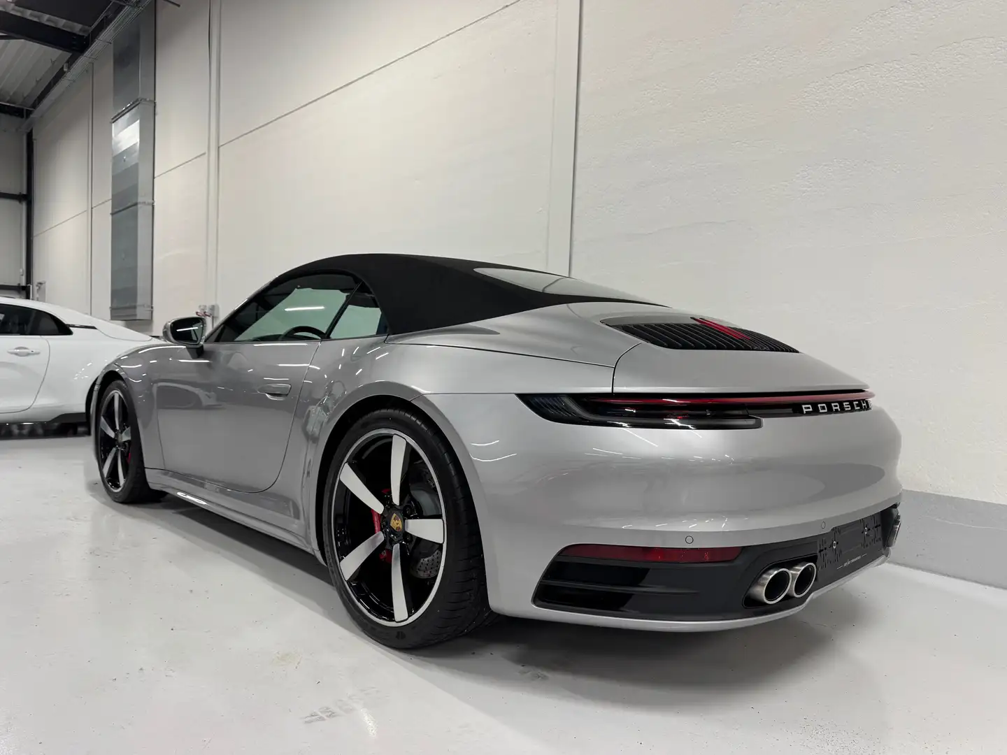 Porsche 992 911 Carrera S Cabriolet PDK Argent - 2