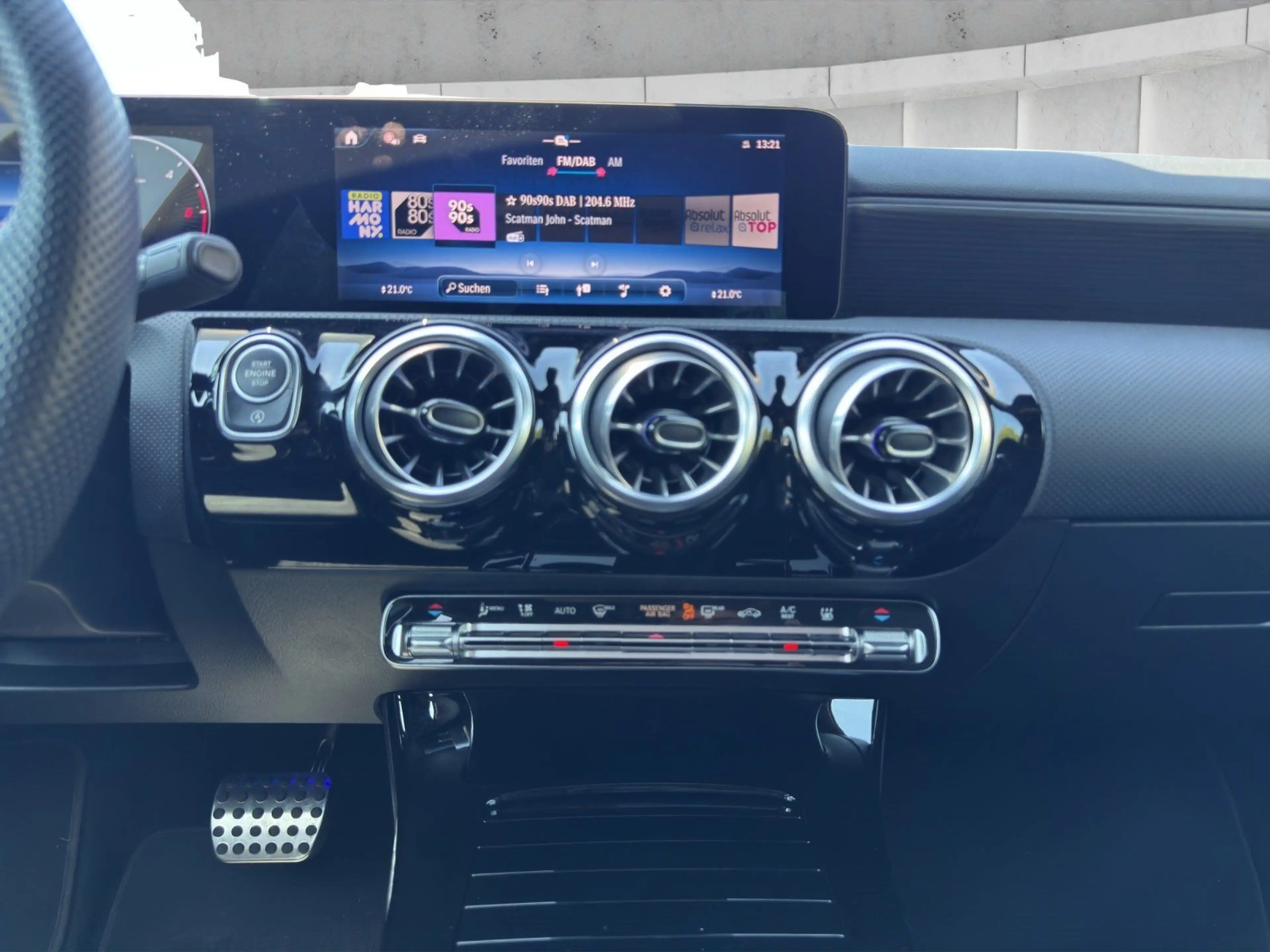 Mercedes-Benz A 220 d Lim. AMG Premium Night Pano Burm Sthg 19 — photo 15