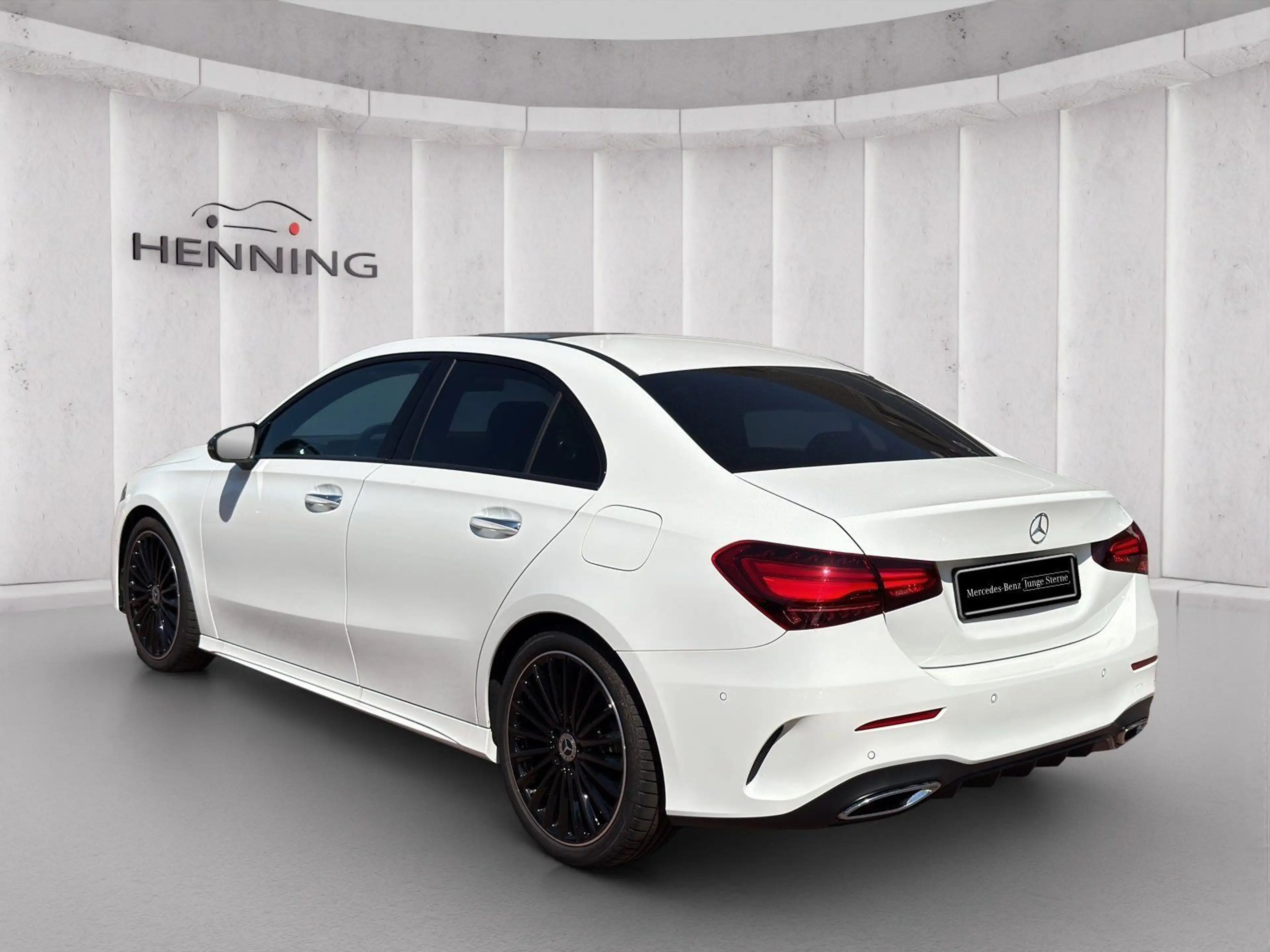 Mercedes-Benz A 220 d Lim. AMG Premium Night Pano Burm Sthg 19 — photo 3